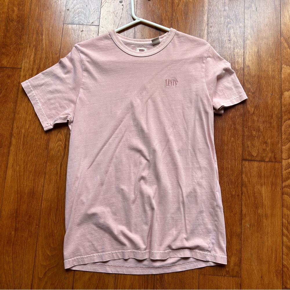 Levi’s men’s relaxed tee, never worn!